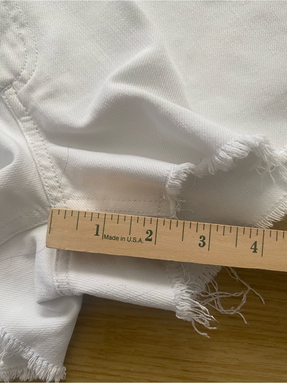 DL1961 Lola White Frayed Hem Denim Shorts SIZE 27. A stain callout - Picture 12 of 15